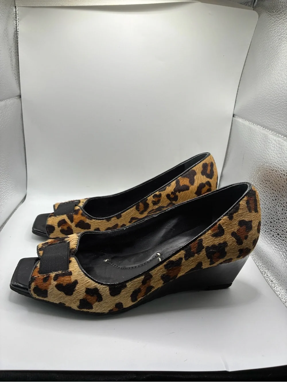 BCBGMAXAZRIA Leopard Calf Hair Peep Toe Wedge Heels Women’s 5.5B Leather Shoes